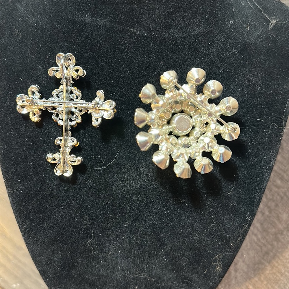 Brooch - Picture 2 of 2